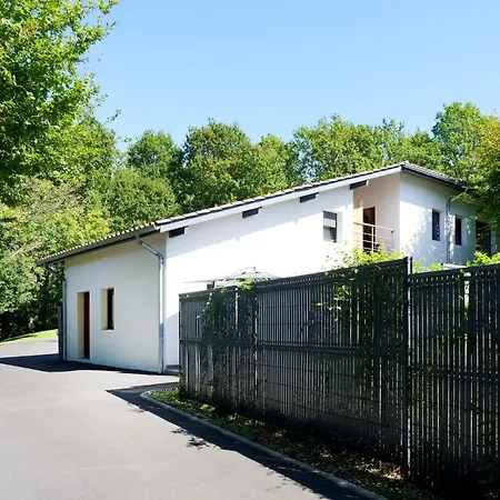 Semesterbostad Maison Aranea